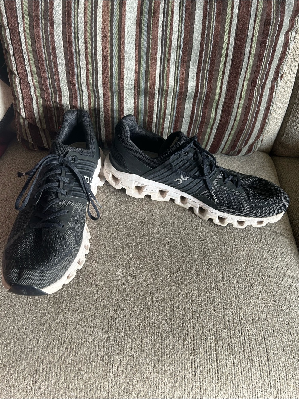On Cloudswift Men’s Running Shoes Black/Rock Mesh Lace Up 41-99585 Size 10.5